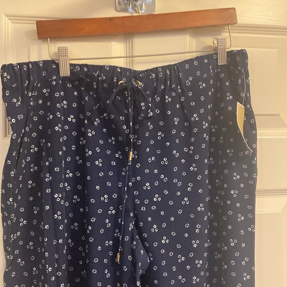 MICHAEL KORS navy blue pants with white flower print size Large - Picture 3 of 11